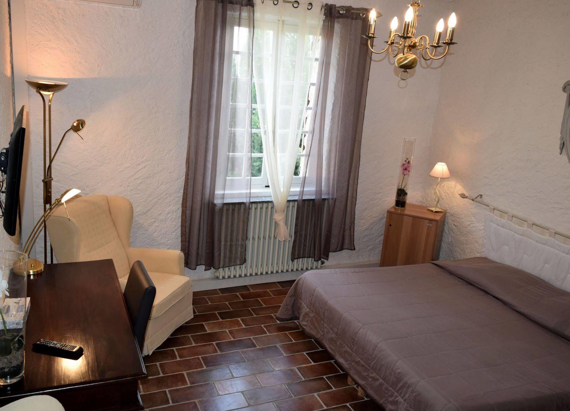 Отель Le Logis Du Guetteur Les Arcs-sur-Argens Экстерьер фото